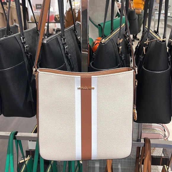 Michael Kors Jet Set Travel Large Messenger Bag (Luggage) 35S3GTVM3C
NWT - Picture 2 of 16